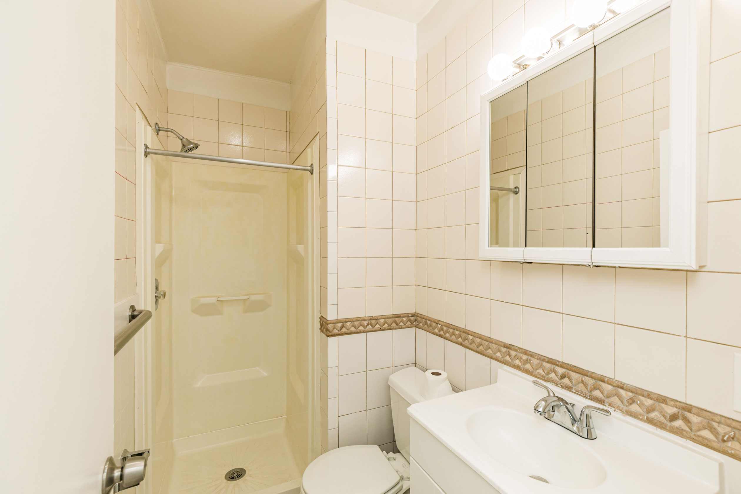 11 Charlotte Street, Apt. 1RL, Baldwinsville, NY 13027 -Optimized- Bathroom