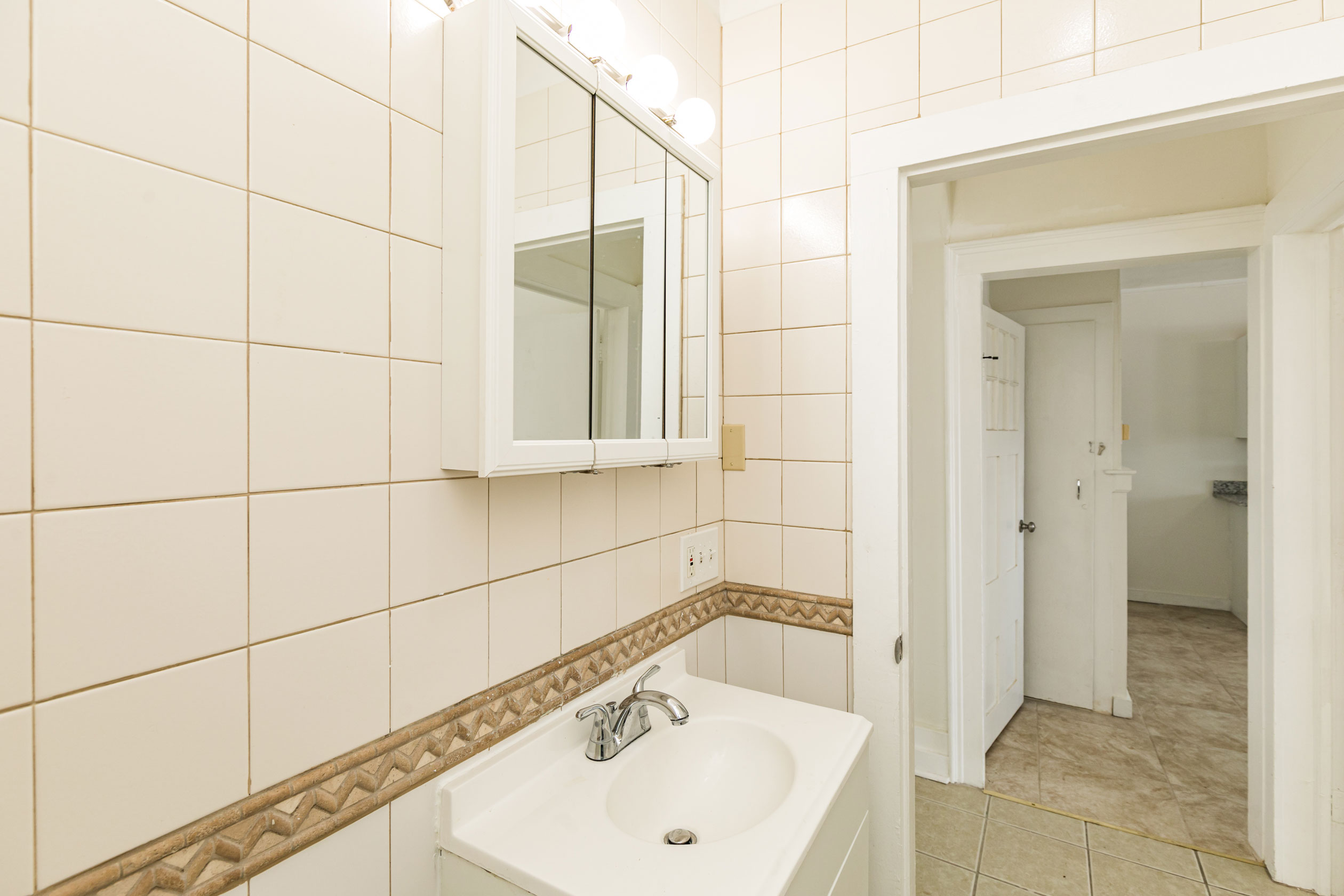 11 Charlotte Street, Apt. 1RL, Baldwinsville, NY 13027 -Optimized- Bathroom