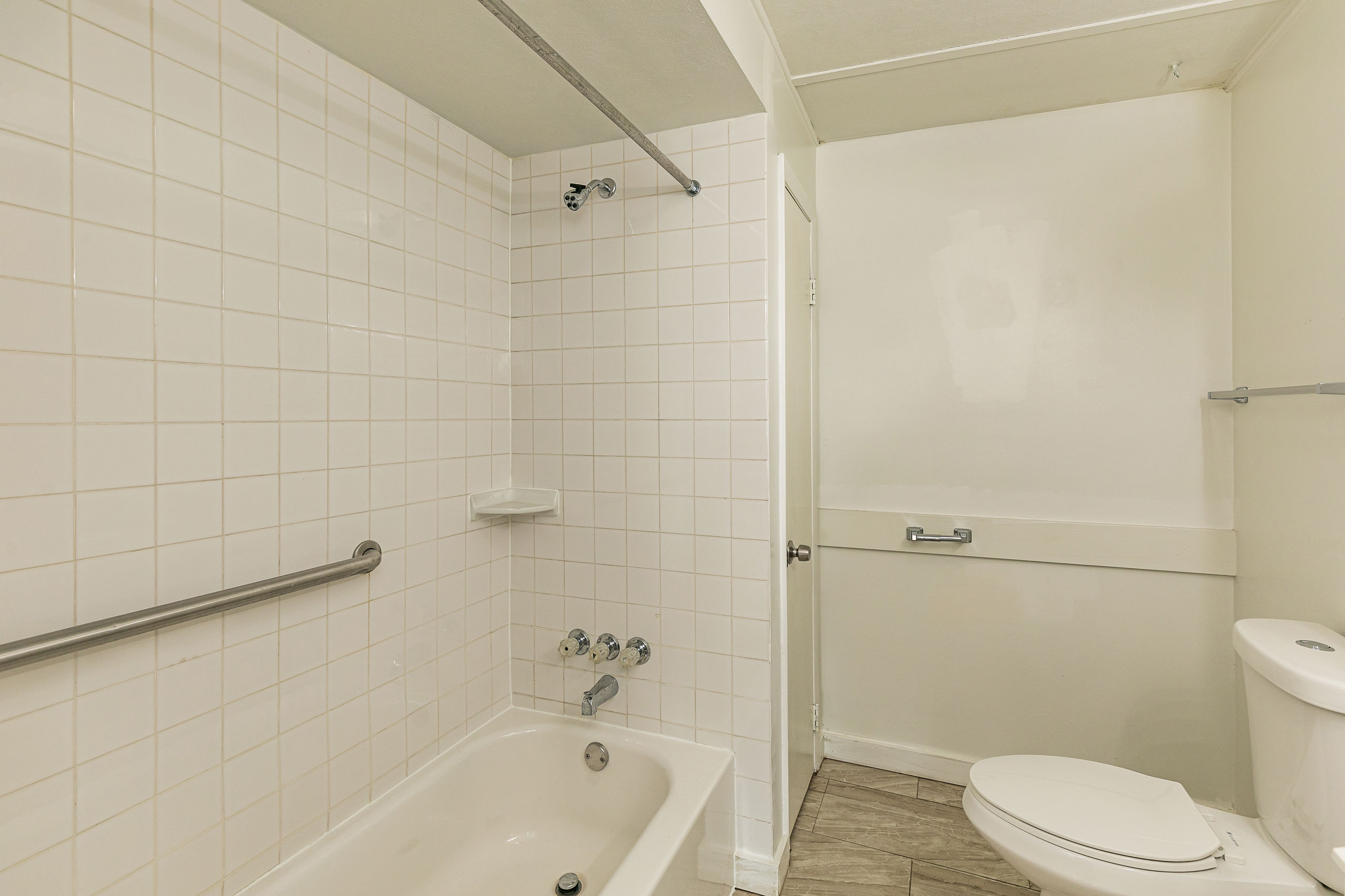 11 Charlotte Street, Apt. 2R, Baldwinsville, NY 13027 -Optimized- Bathroom