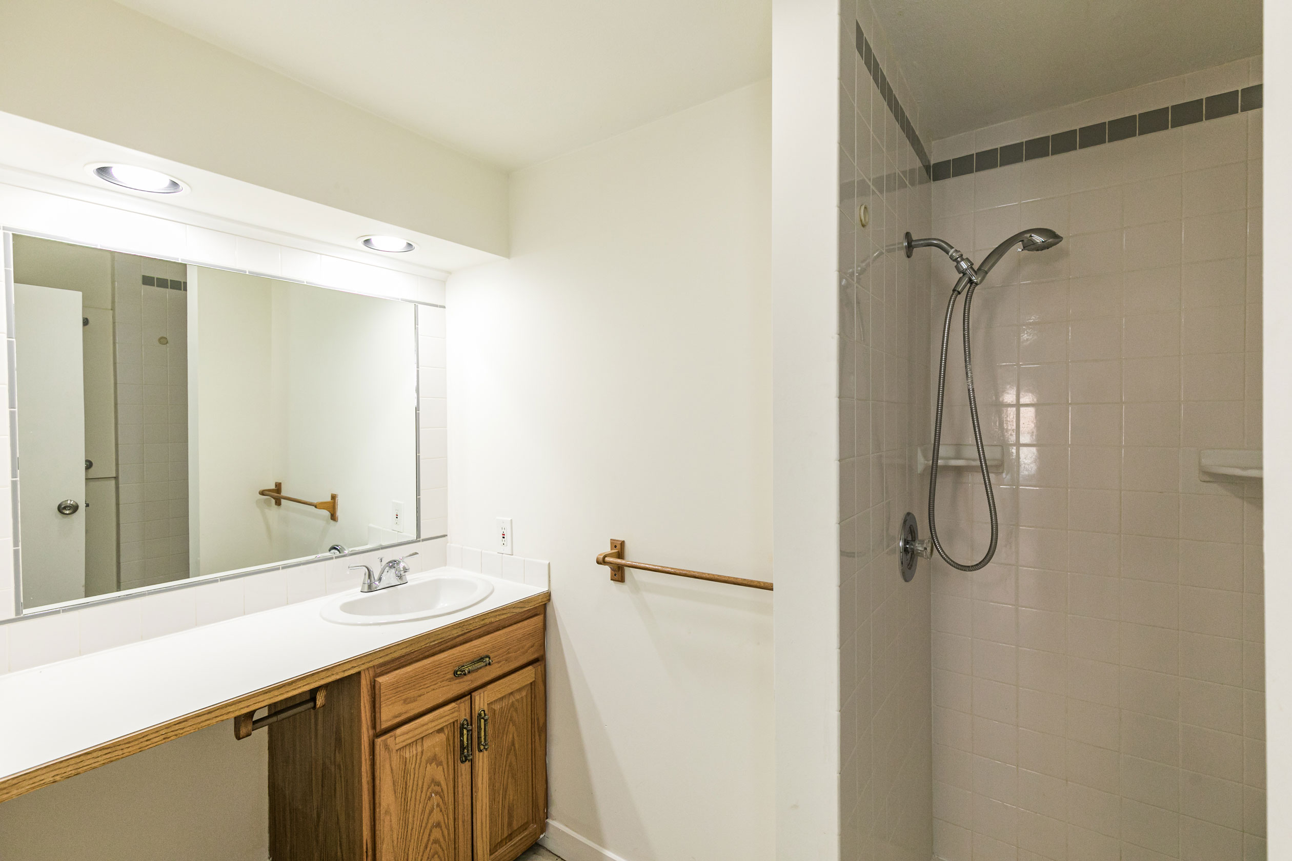 11 Charlotte Street, Apt. 1F, Baldwinsville, NY 13027 -Optimized- Bathroom