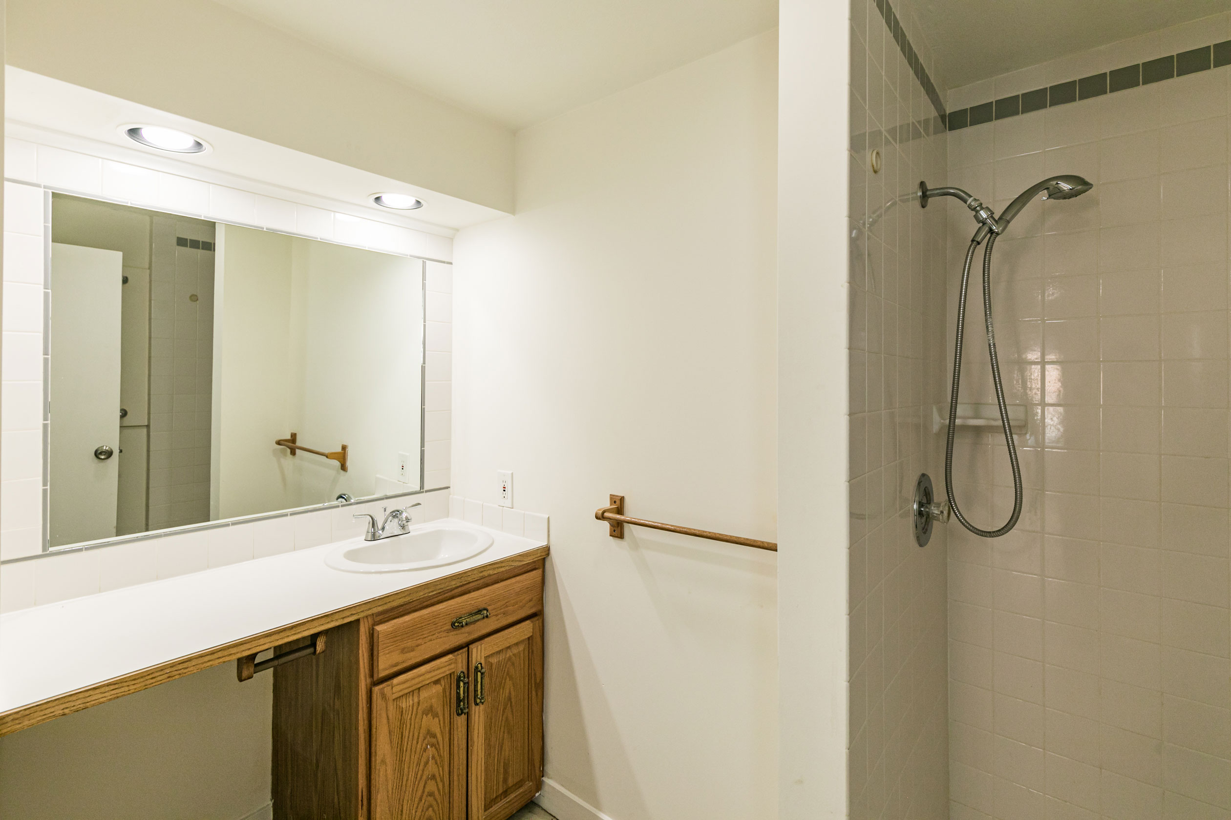 11 Charlotte Street, Apt. 1F, Baldwinsville, NY 13027 -Optimized- Bathroom