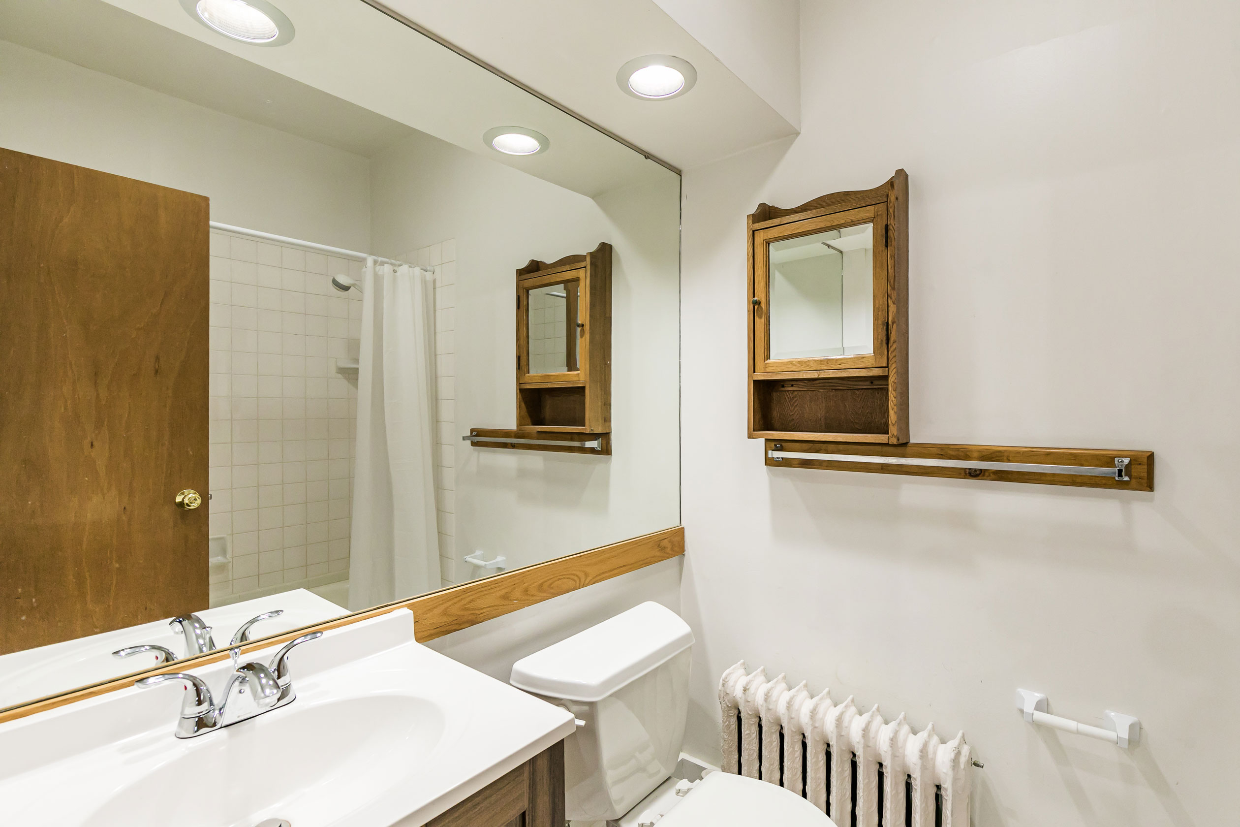 1108 Madison Street, Apt. 2W, Syracuse, NY 13210 - Optimized - Bathroom