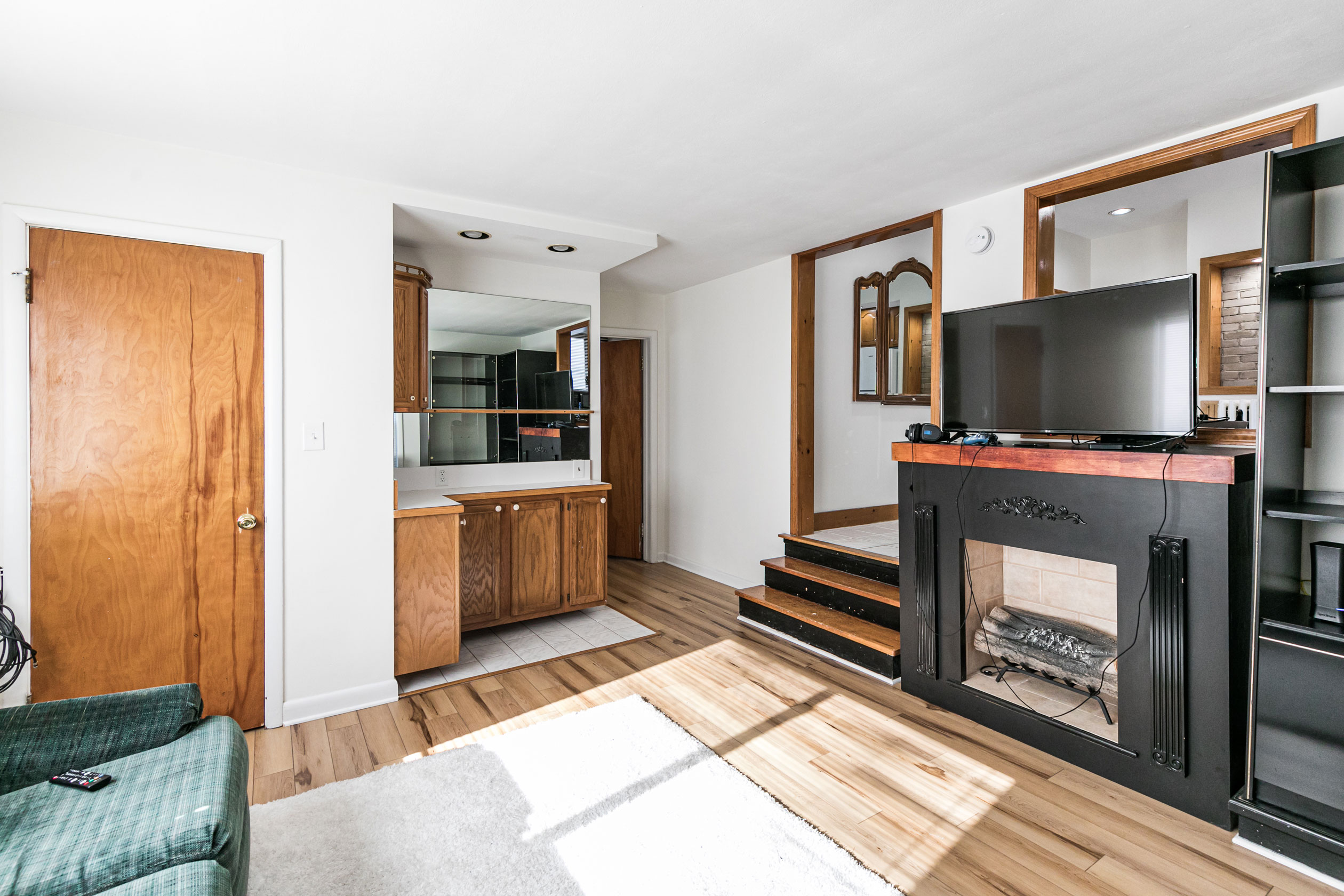 1108 Madison Street, Apt. 2E, Syracuse, NY 13210 - Optimized - Living Room