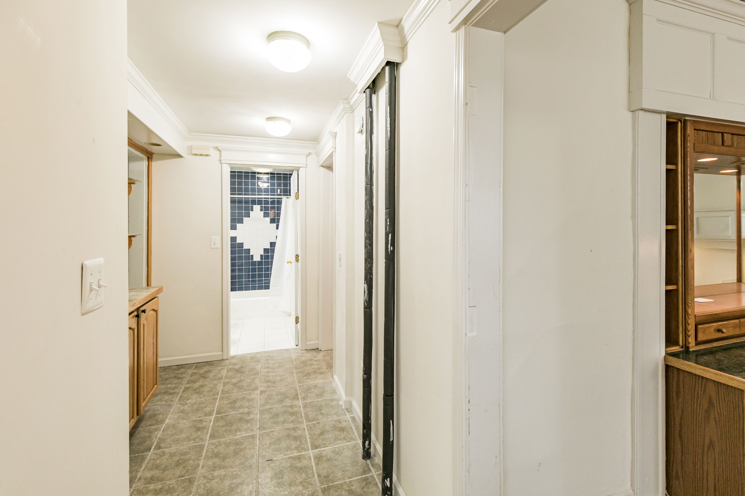 1108 Madison Street, Apt. 1W, Syracuse, NY 13210 - Optimized - Hallway