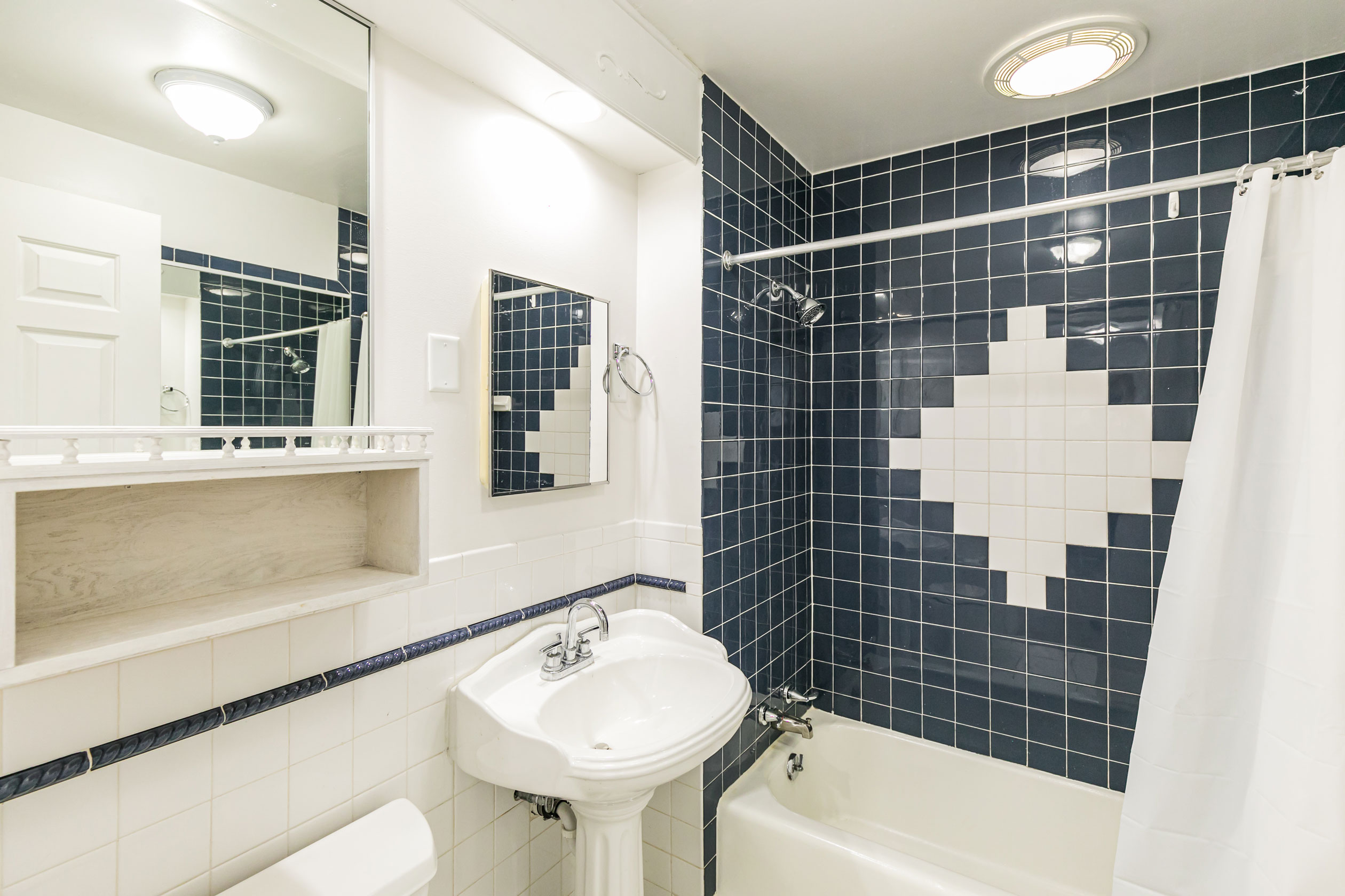 1108 Madison Street, Apt. 1W, Syracuse, NY 13210 - Optimized - Bathroom