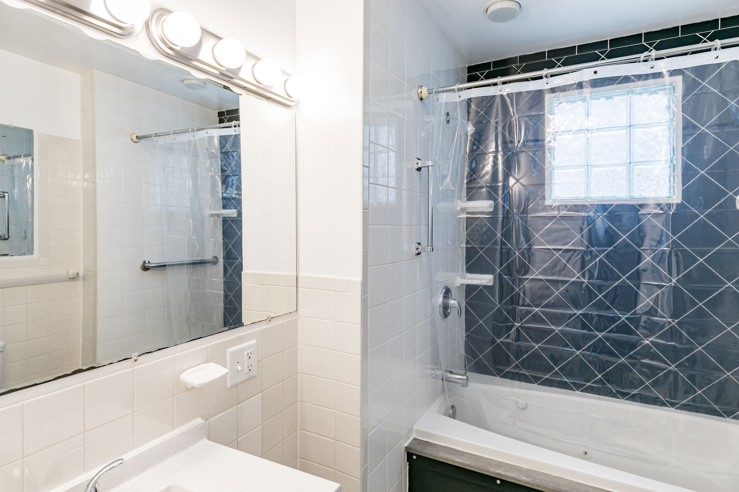 1205 Madison Street, Floor 1, Syracuse, NY 13210 - Optimized - Bathroom