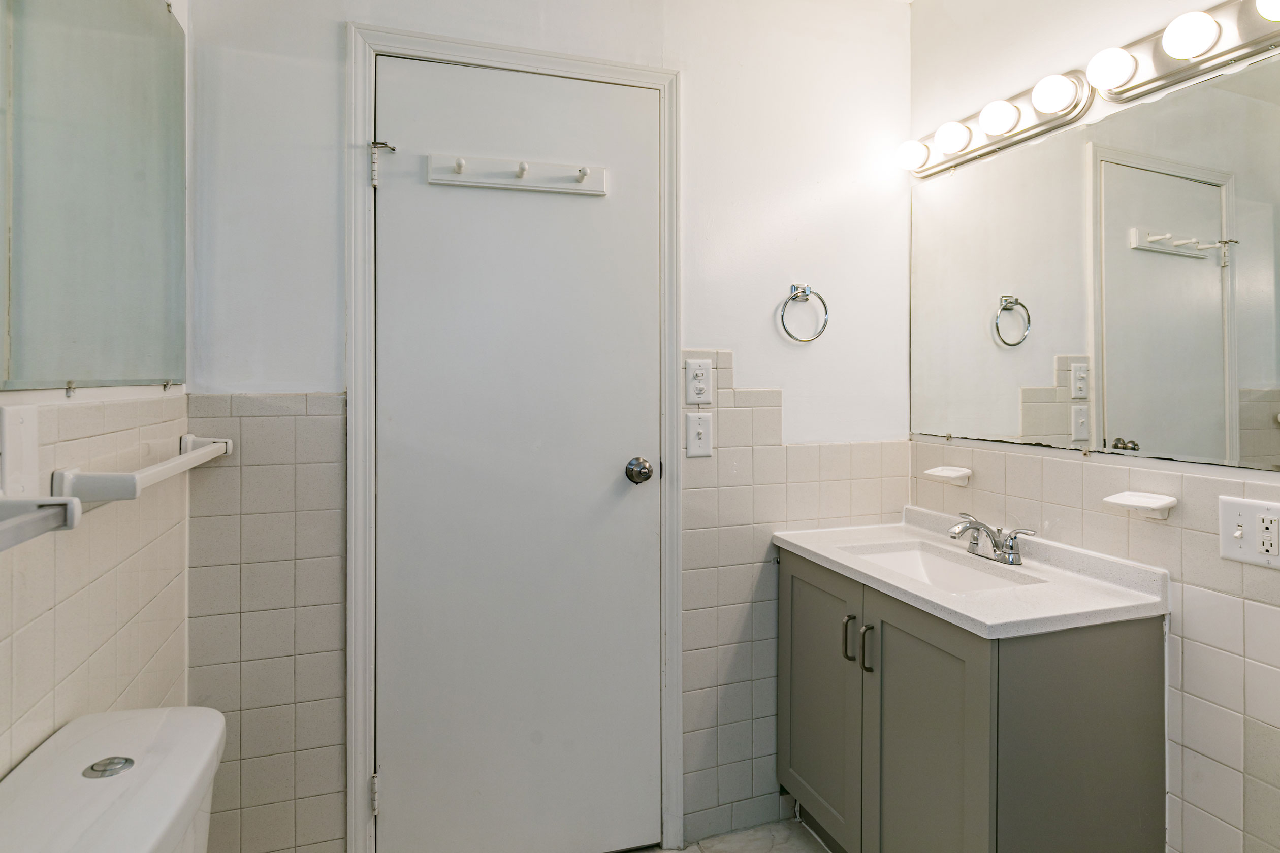 1205 Madison Street, Floor 1, Syracuse, NY 13210 - Optimized - Bathroom