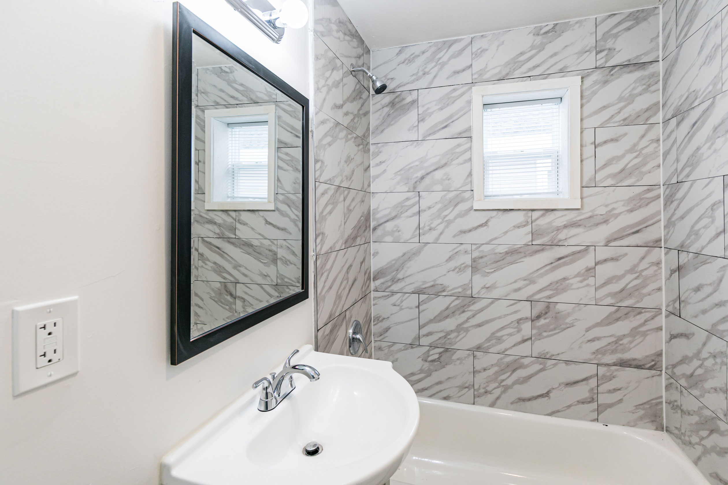 1207 Madison Street, Apt. 2W, Syracuse, NY 13210 - Optimized - Bathroom