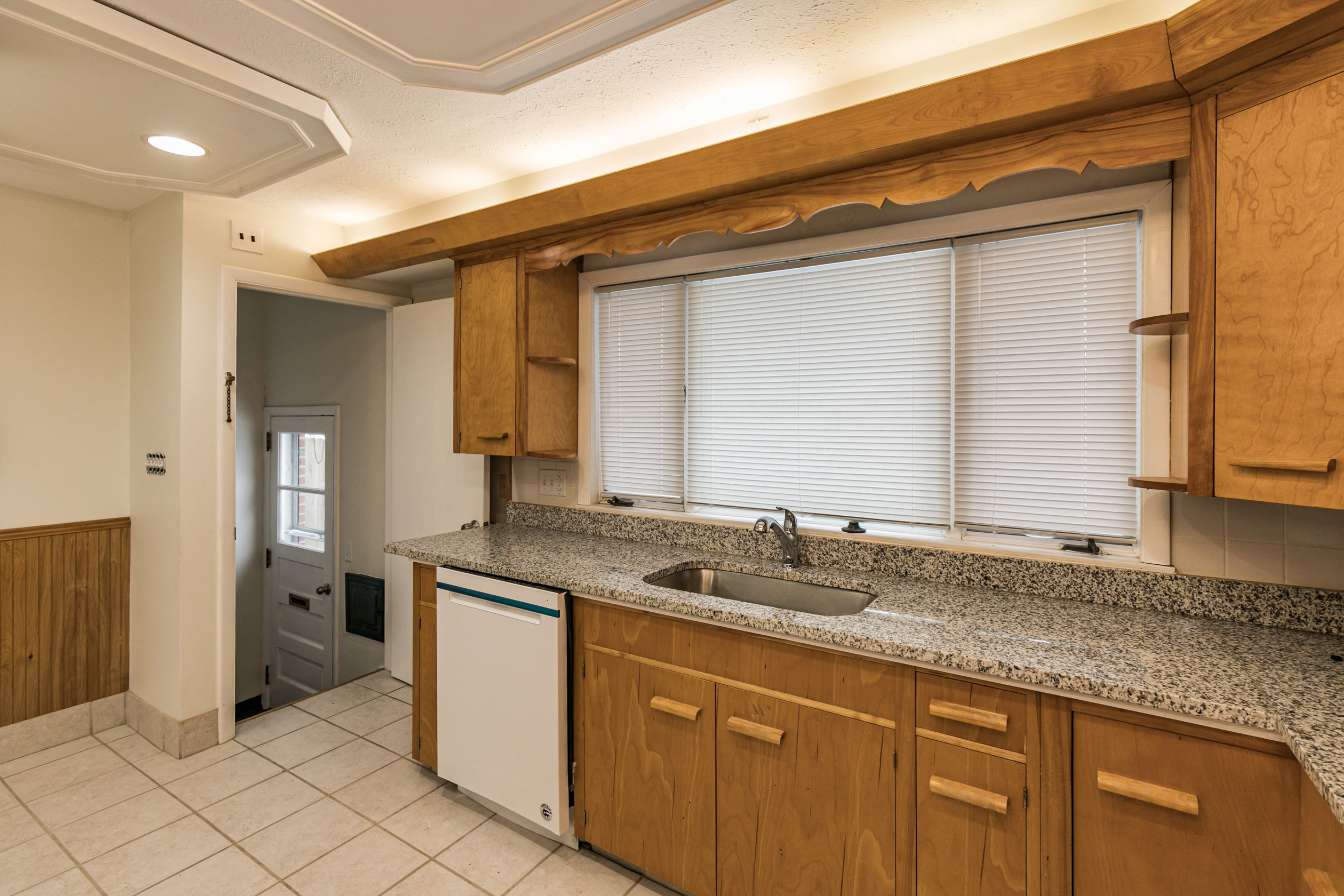 605 Crawford Avenue, Syracuse, NY 13224 - Optimized - Kitchen