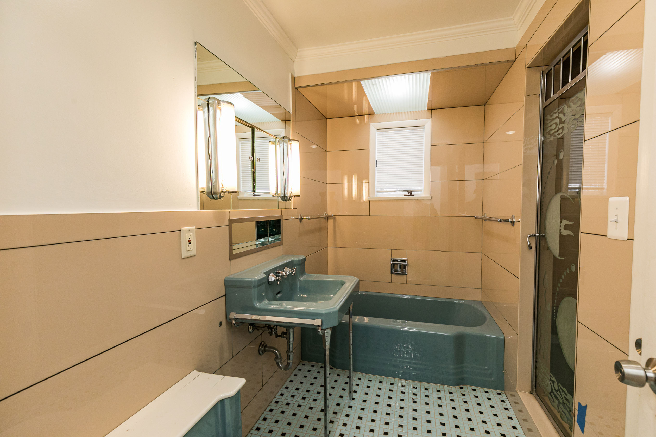 605 Crawford Avenue, Syracuse, NY 13224 - Optimized - Bathroom