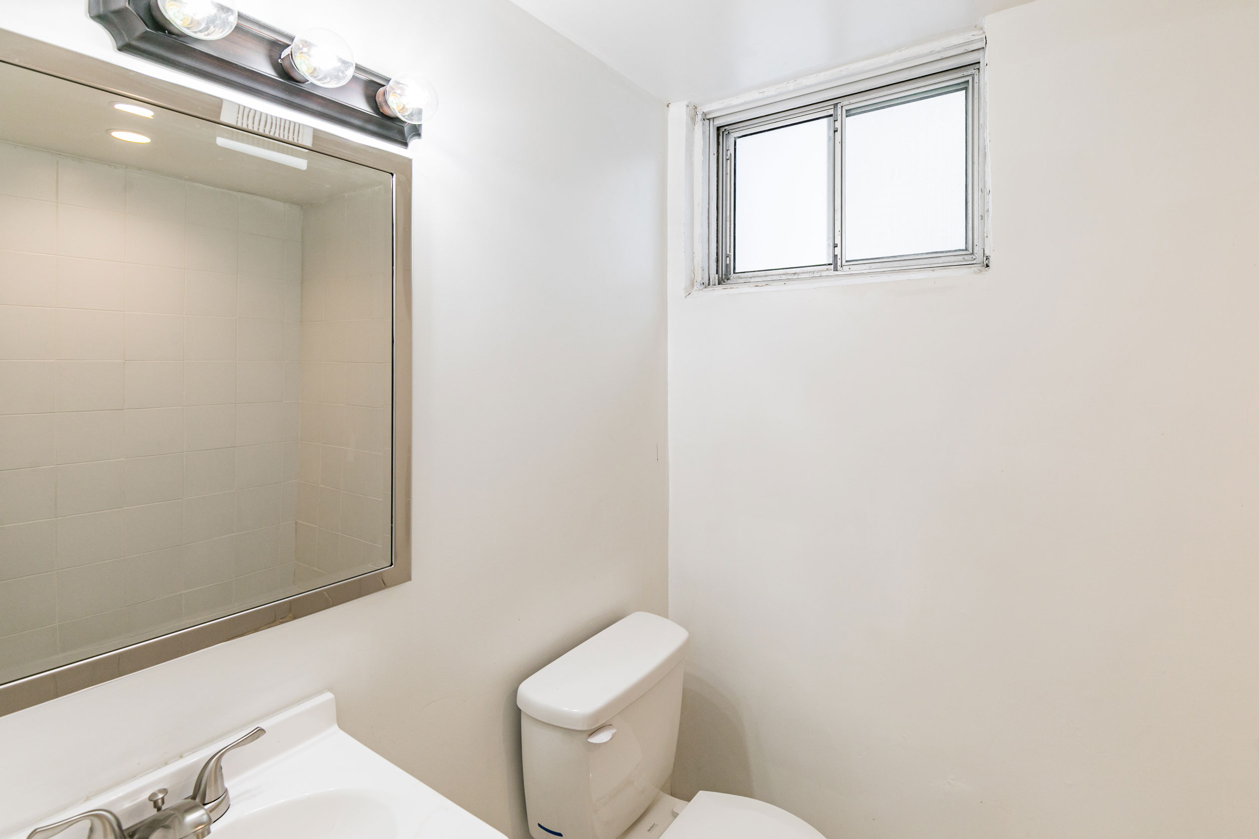 605 Crawford Avenue, Syracuse, NY 13224 - Optimized - Bathroom