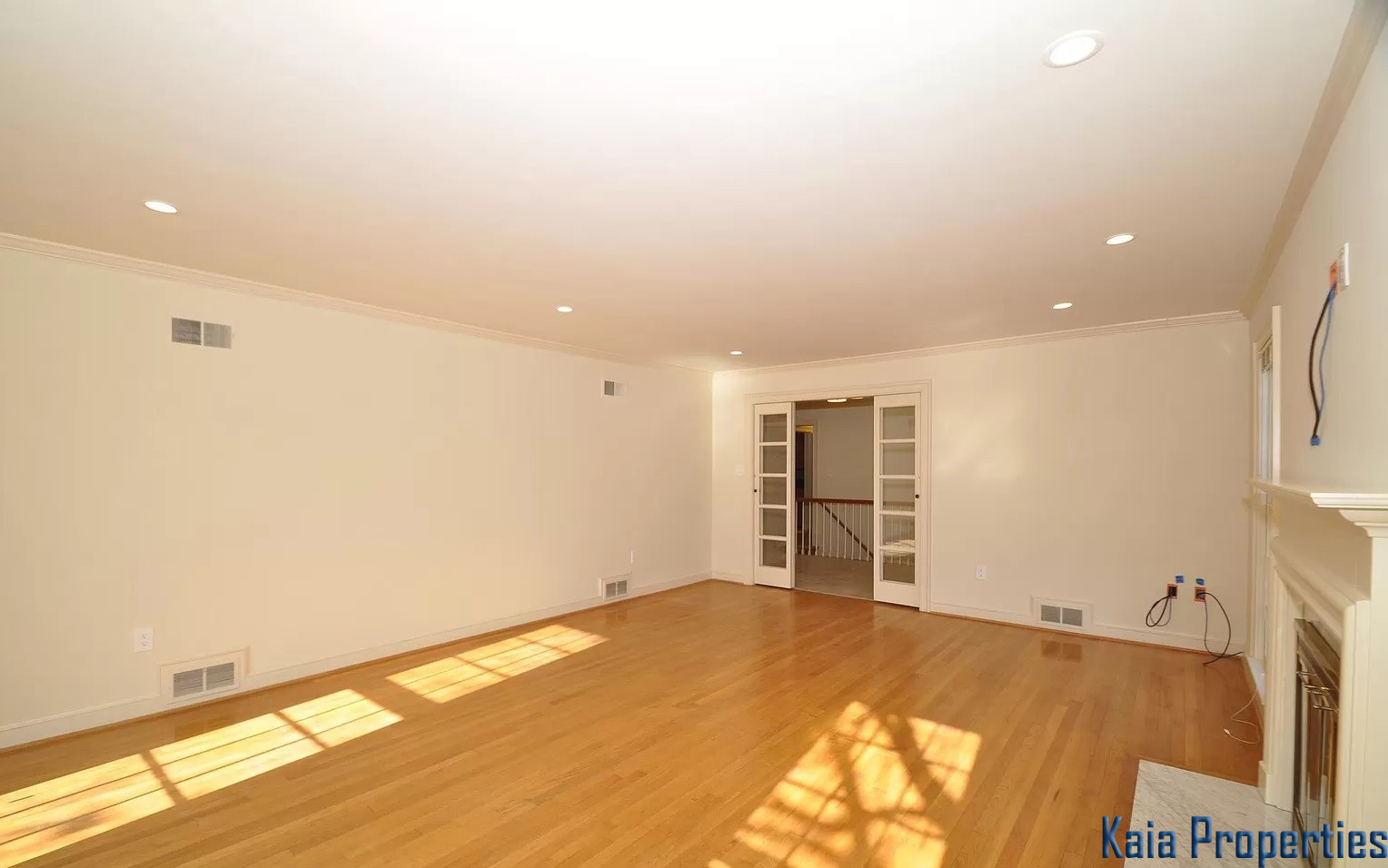 11132 Luxmanor Road, Rockville, MD 20852 - Living Room