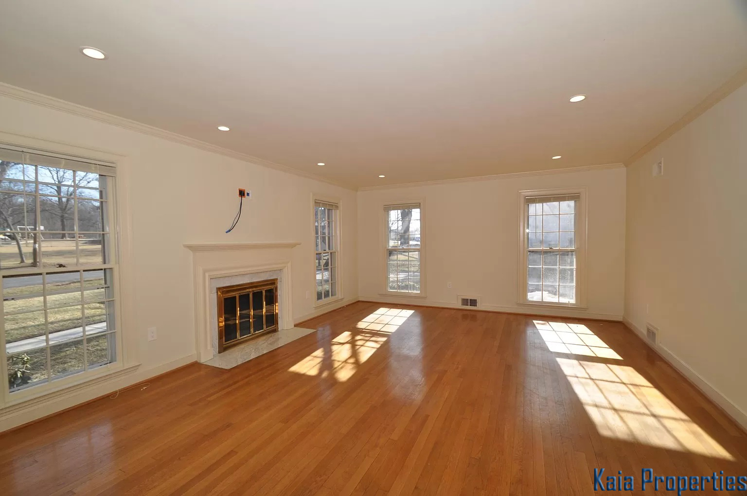 11132 Luxmanor Road, Rockville, MD 20852 - Living Room