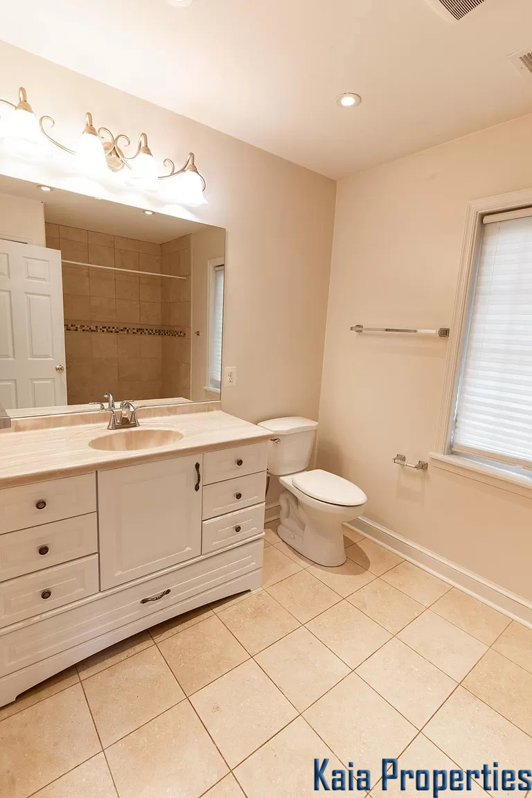 11017 Marcliff Road, Rockville, MD 20852 - Primary Bathroom