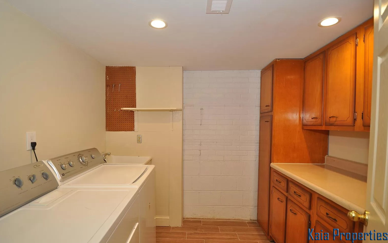 11132 Luxmanor Road, Rockville, MD 20852 - Washer and Dryer