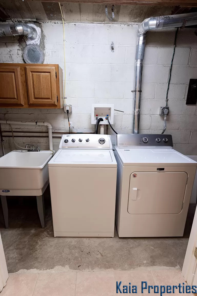 11017 Marcliff Road, Rockville, MD 20852 - Washer Dryer