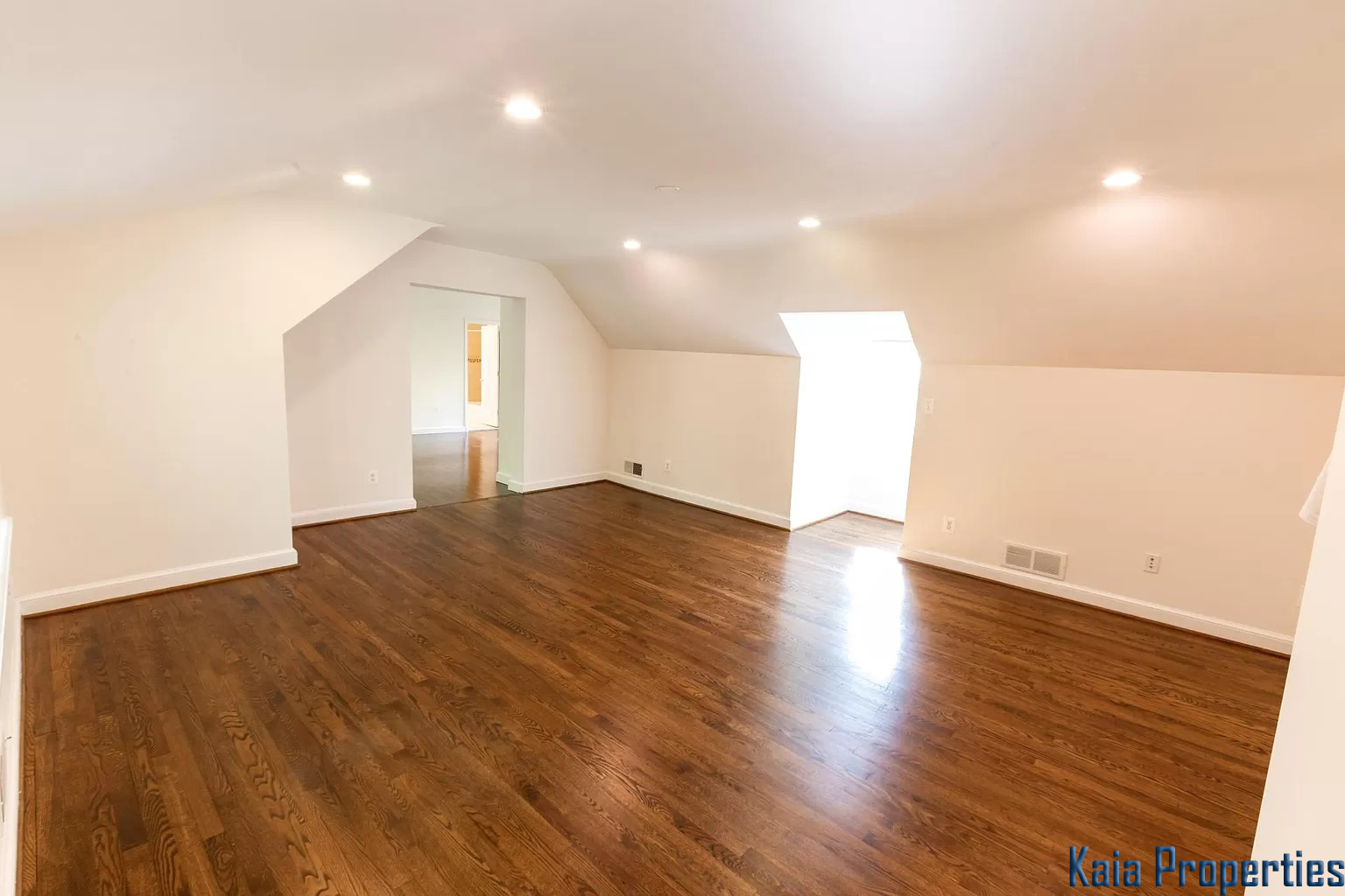 11017 Marcliff Road, Rockville, MD 20852 - Primary Bedroom Sitting Room