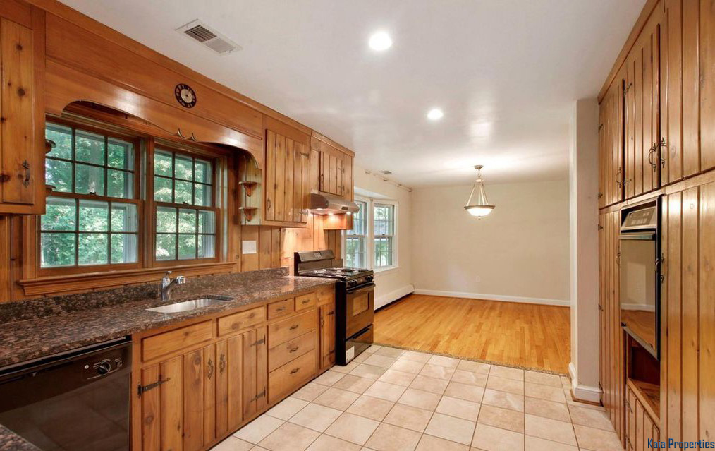 11100 Ralston Road, Rockville, MD 20852 - Kitchen