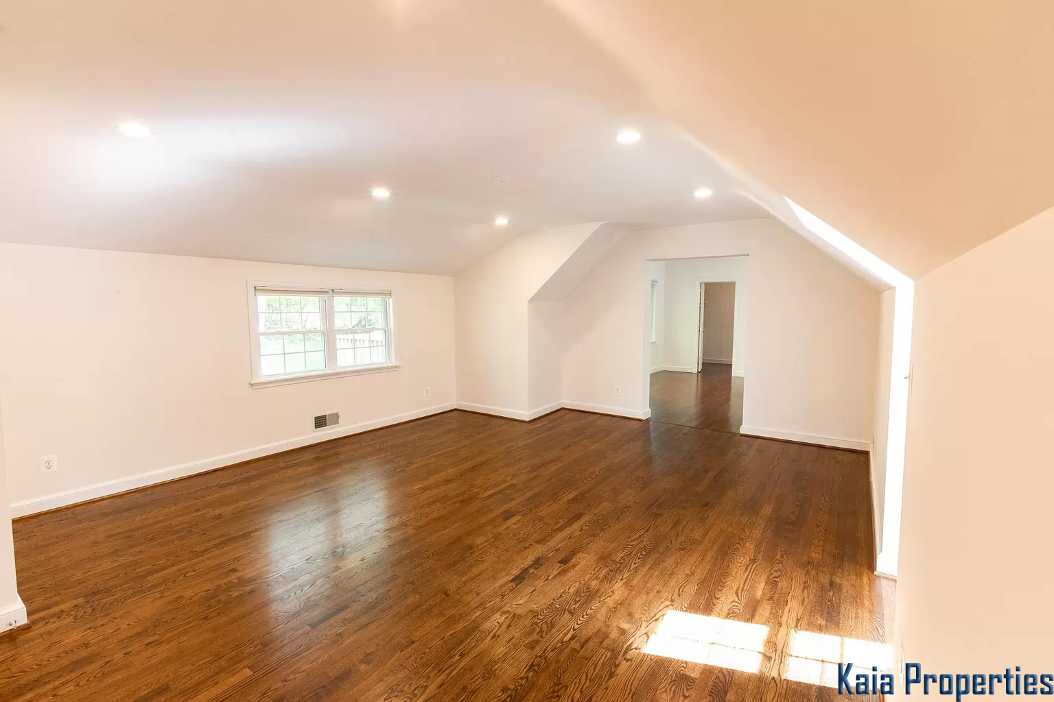 11017 Marcliff Road, Rockville, MD 20852 - Primary Bedroom Sitting Room